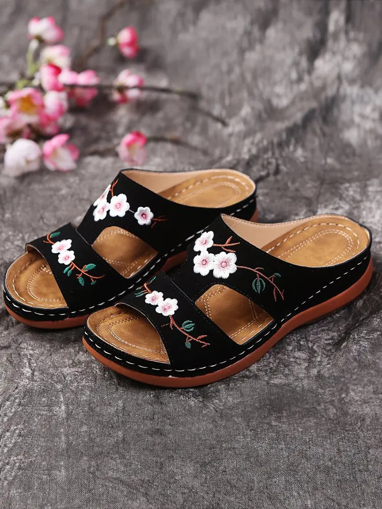 Women Slippers Embroider Flowers Leather Woman Sandals 2025 Outdoor Light Casual Wedges Slippers Slip on Summer Shoes for Women