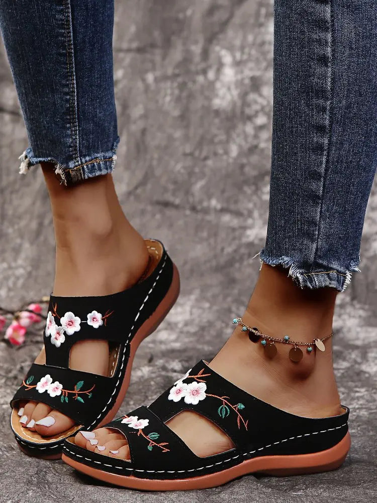 Women Slippers Embroider Flowers Leather Woman Sandals 2025 Outdoor Light Casual Wedges Slippers Slip on Summer Shoes for Women