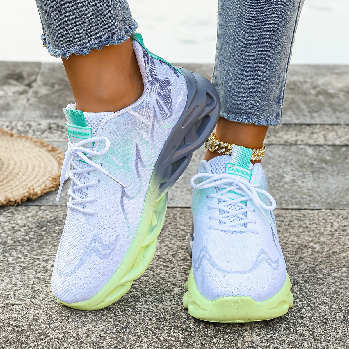 Women's Sneakers 2025 New Fashion Breathable Trainers Comfortable Sneakers Women Mesh Fabric Lace Up Female Footwear Women Shoes