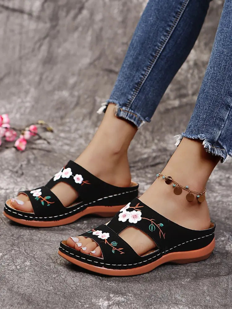 Women Slippers Embroider Flowers Leather Woman Sandals 2025 Outdoor Light Casual Wedges Slippers Slip on Summer Shoes for Women